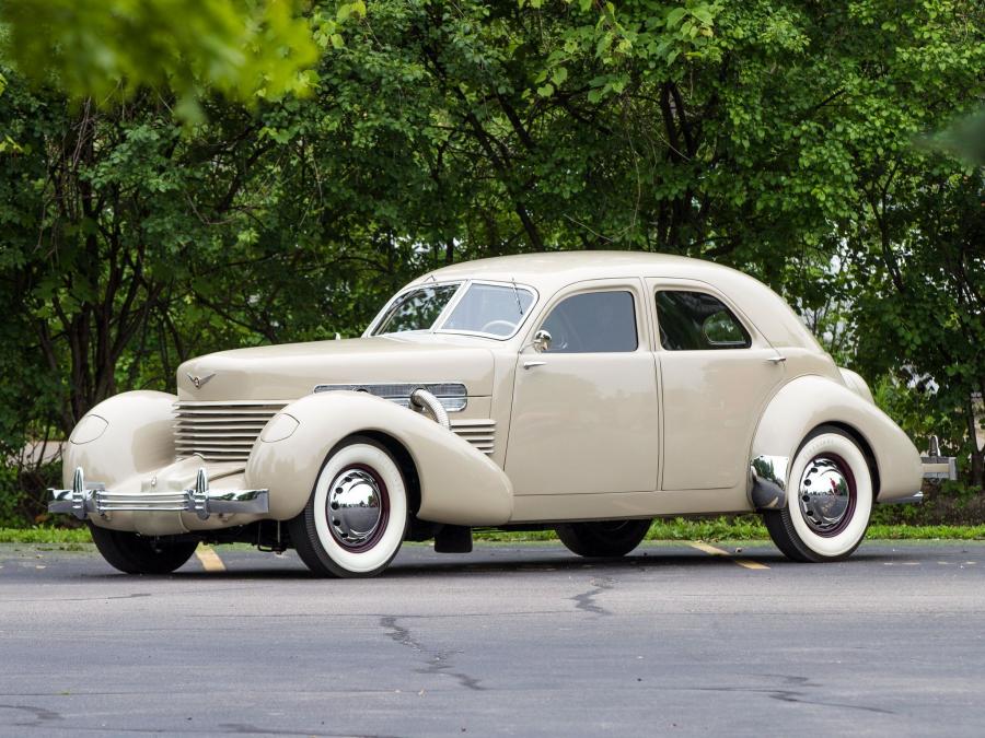 Cord 812 Supercharged Custom Beverly Sedan Bustlback '1937